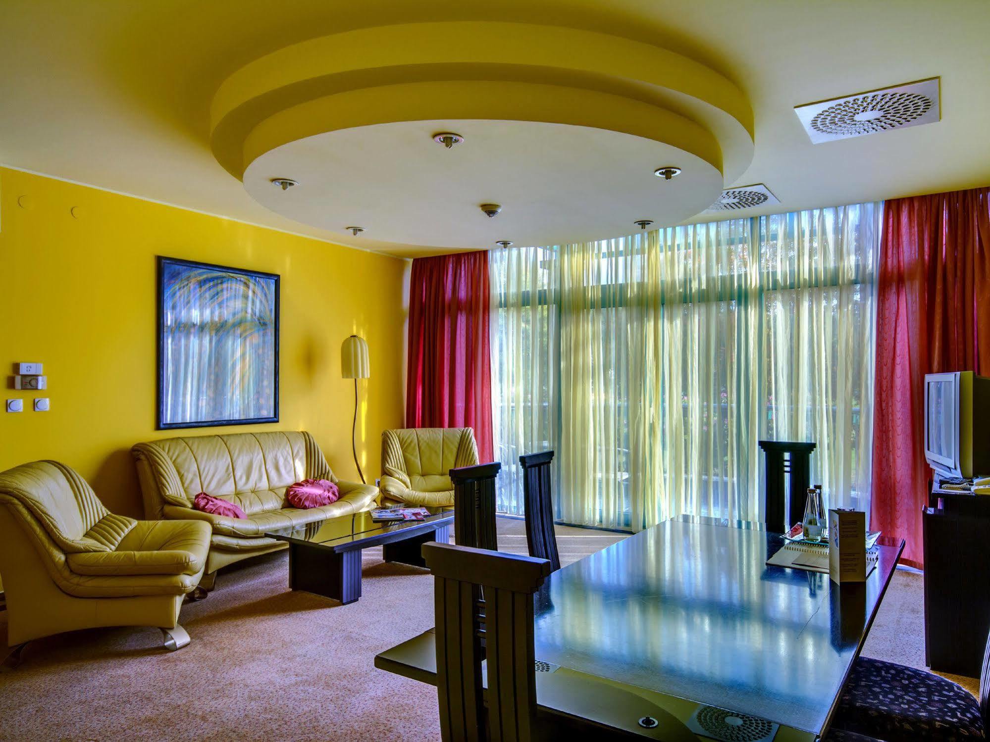 Green Hotel Komorniki  Dış mekan fotoğraf