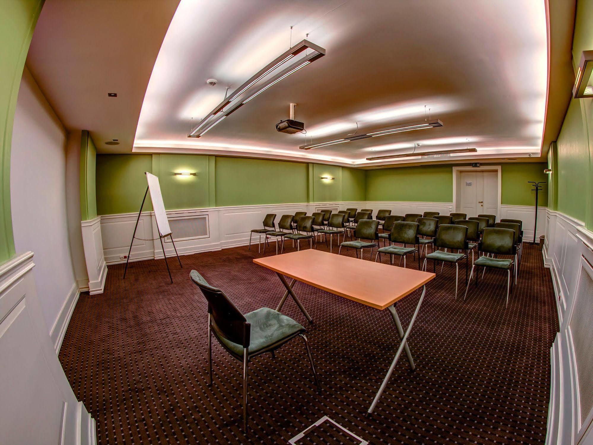 Green Hotel Komorniki  Dış mekan fotoğraf
