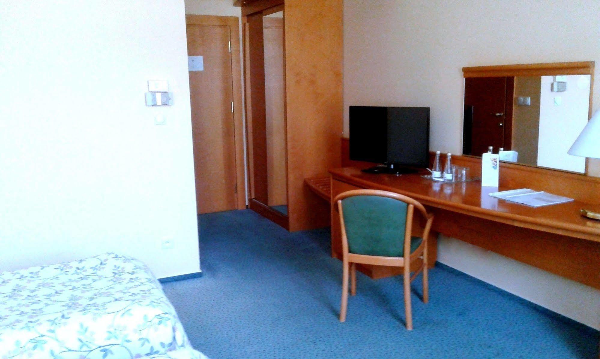 Green Hotel Komorniki  Dış mekan fotoğraf