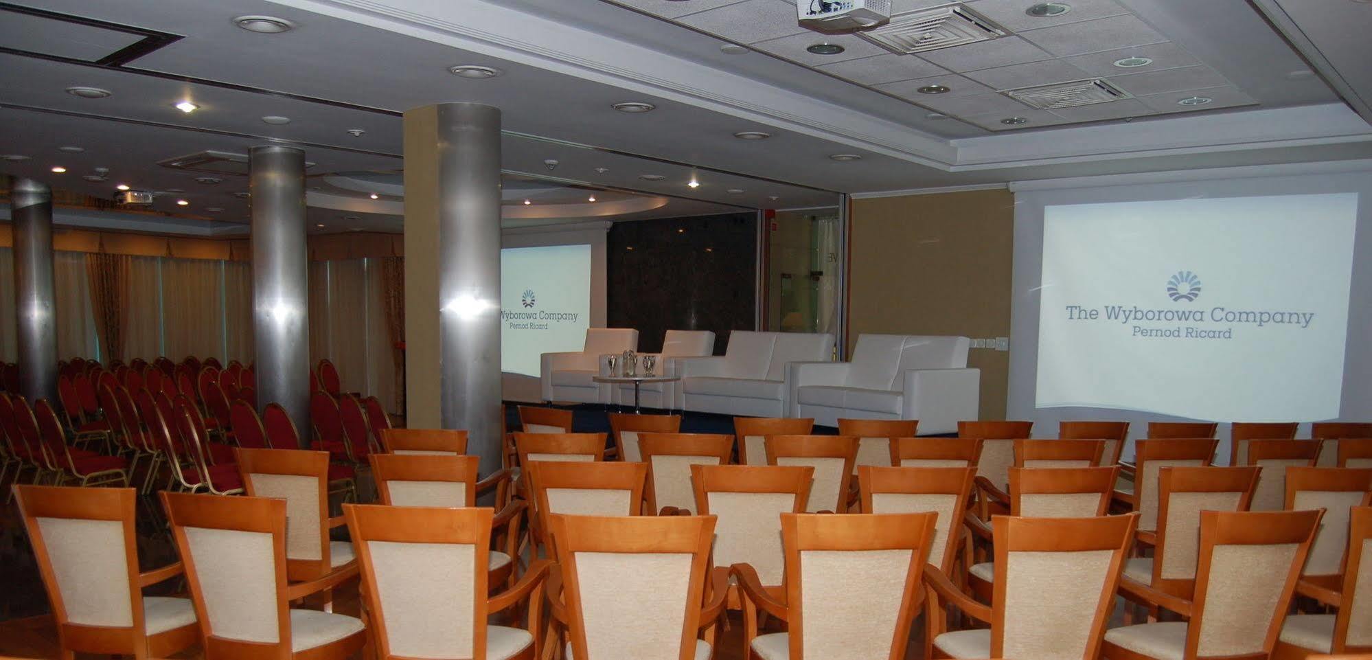 Green Hotel Komorniki  Dış mekan fotoğraf