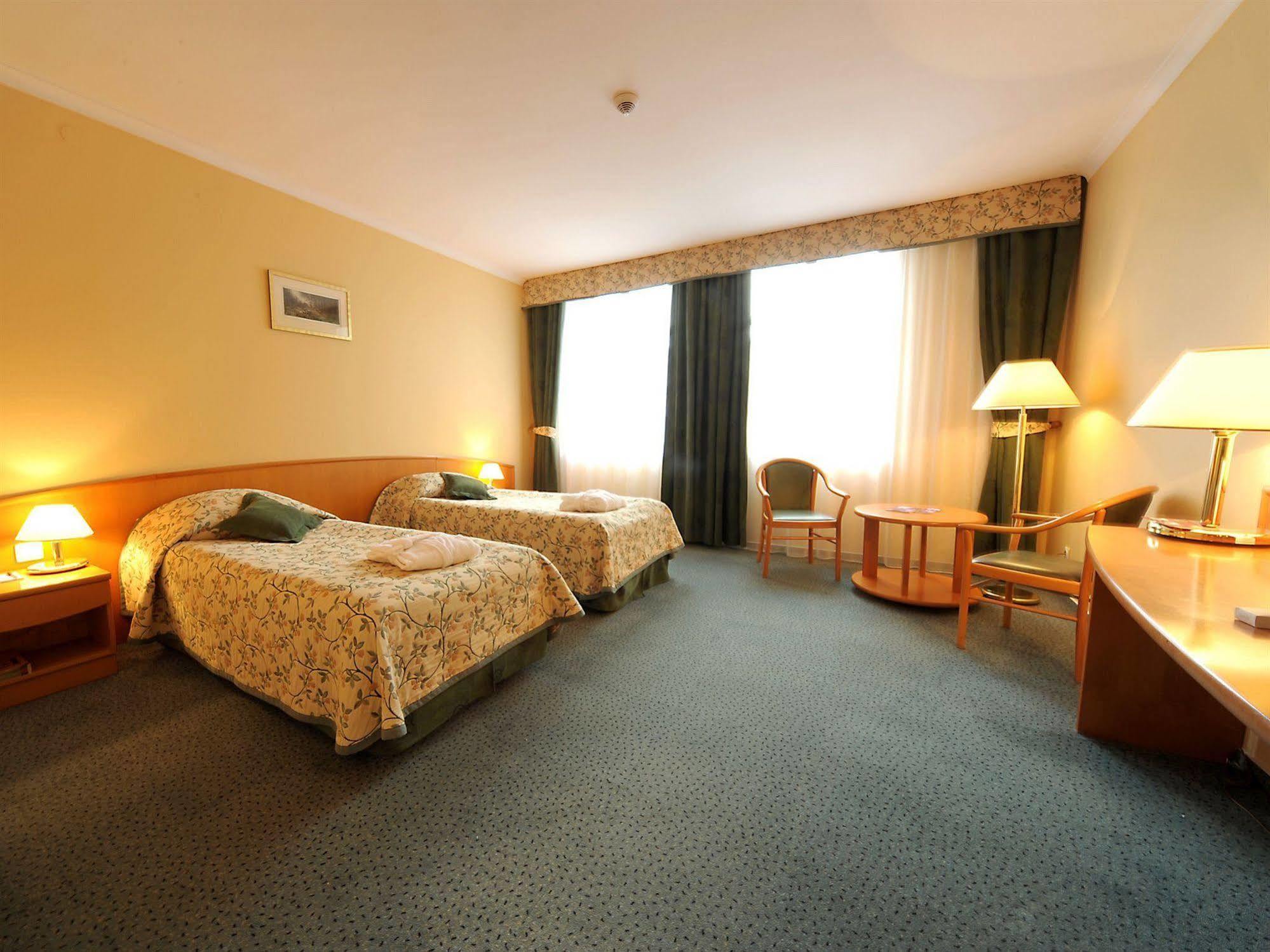 Green Hotel Komorniki  Dış mekan fotoğraf